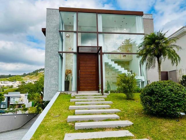 Casa com 445m² 4 quartos e 5 banheiros, à venda, no bairro Tamboré em Santana de Parnaíba