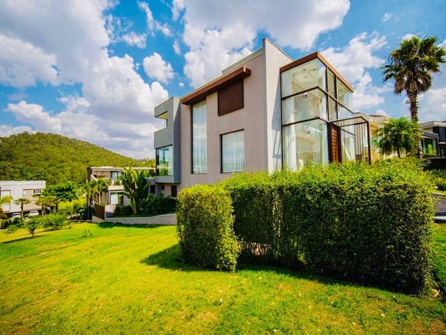 Casa com 445m² 4 quartos e 5 banheiros, à venda, no bairro Tamboré em Santana de Parnaíba