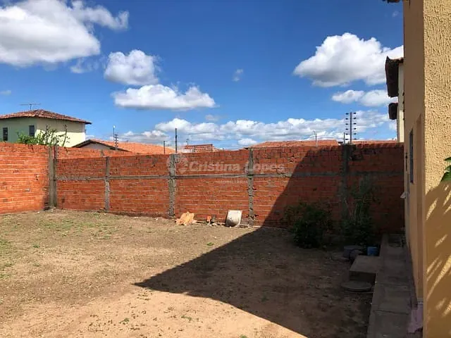 Casa com 450m² 2 quartos e 2 banheiros, à venda, no bairro Torquato Neto em Teresina
