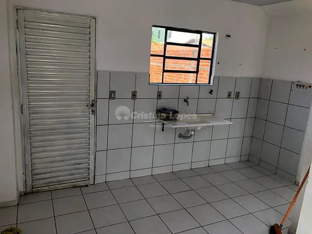 Casa com 450m² 2 quartos e 2 banheiros, à venda, no bairro Torquato Neto em Teresina
