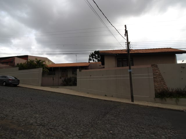 Casa com 630m² 4 quartos e 3 banheiros, à venda, no bairro Jardim Carvalho em Ponta Grossa