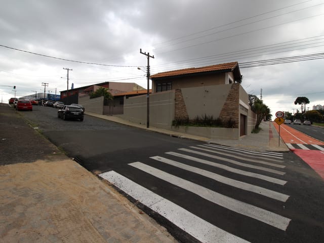 Casa com 630m² 4 quartos e 3 banheiros, à venda, no bairro Jardim Carvalho em Ponta Grossa