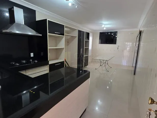 Casa com 511m² 3 quartos e 3 banheiros, à venda, no bairro Vila do Colégio em Apucarana