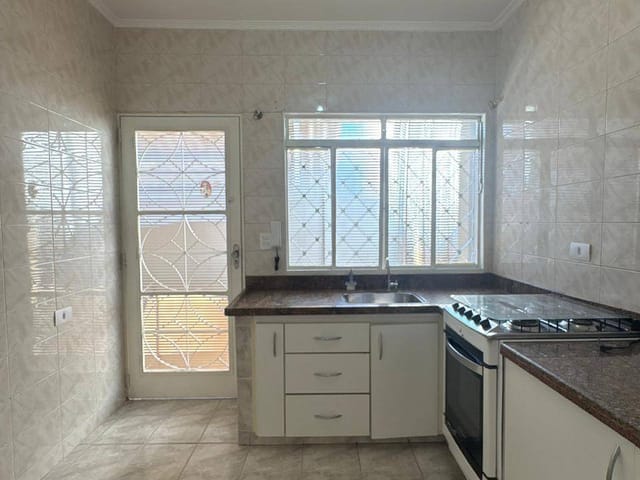 Casa 2 quartos e 2 banheiros, para alugar, no bairro Cariobinha em Americana