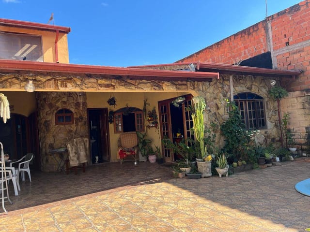 Casa com 200m² 3 quartos e 3 banheiros, à venda, no bairro Santa Clara em Campinas