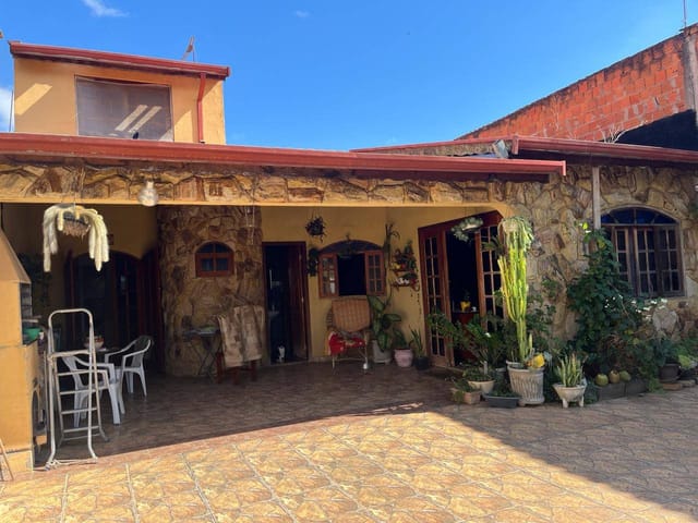 Casa com 200m² 3 quartos e 3 banheiros, à venda, no bairro Santa Clara em Campinas