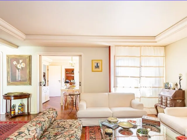 Casa com 429m² 8 quartos e 10 banheiros, à venda, no bairro Hugo Lange em Curitiba
