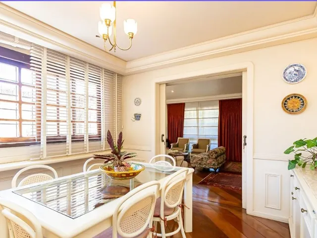 Casa com 429m² 8 quartos e 10 banheiros, à venda, no bairro Hugo Lange em Curitiba