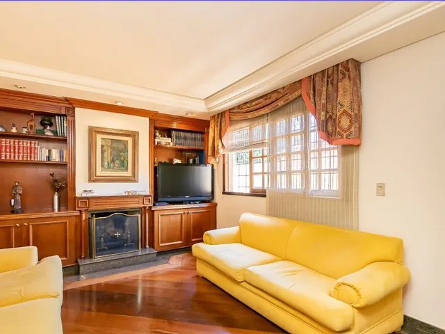 Casa com 429m² 8 quartos e 10 banheiros, à venda, no bairro Hugo Lange em Curitiba