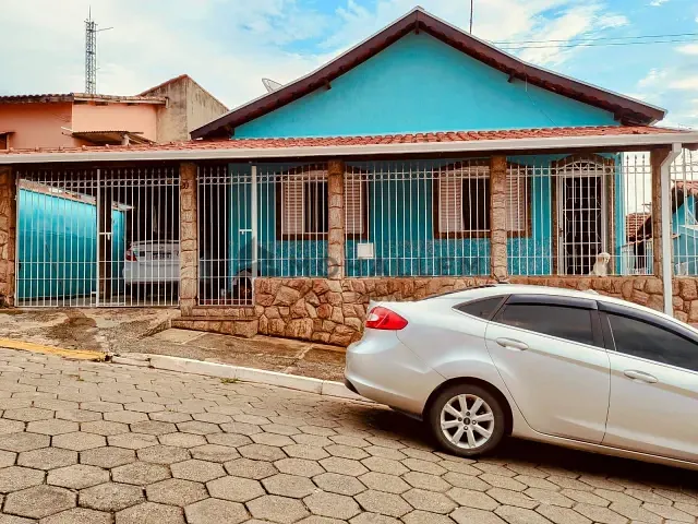 Casa 2 quartos e 1 banheiro, à venda, no bairro Santa Barbara em Piranguinho