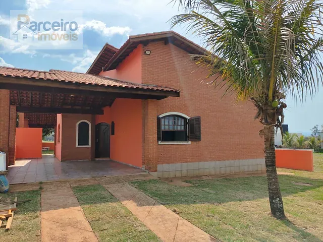 Casa com 520m² 3 quartos e 2 banheiros, à venda, no bairro Riviera de Santa Cristina I em Arandu