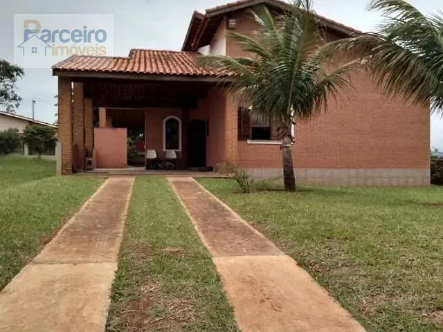 Casa com 520m² 3 quartos e 2 banheiros, à venda, no bairro Riviera de Santa Cristina I em Arandu