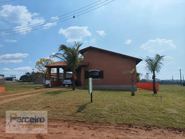 Casa com 520m² 3 quartos e 2 banheiros, à venda, no bairro Riviera de Santa Cristina I em Arandu
