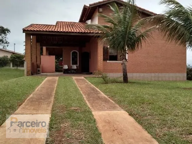 Casa com 520m² 3 quartos e 2 banheiros, à venda, no bairro Riviera de Santa Cristina I em Arandu