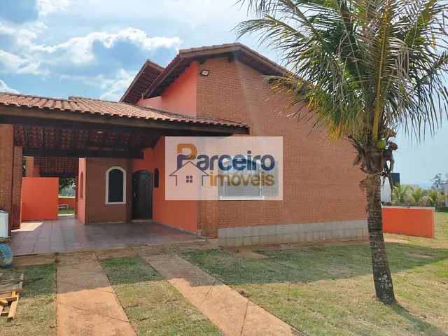 Casa com 520m² 3 quartos e 2 banheiros, à venda, no bairro Riviera de Santa Cristina I em Arandu