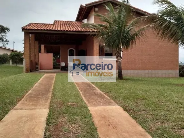 Casa com 520m² 3 quartos e 2 banheiros, à venda, no bairro Riviera de Santa Cristina I em Arandu