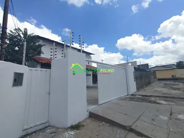 Casa 3 quartos e 3 banheiros, para alugar, no bairro Horto em Teresina