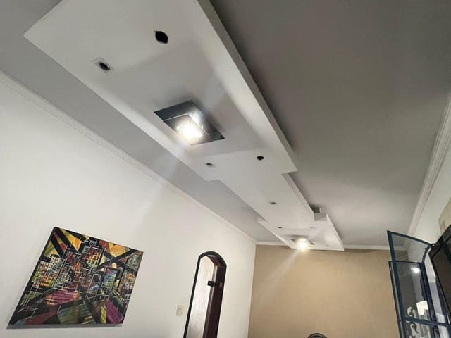 Foto do Sobrado - Sobrado de 230 m² com 5 dormitórios, rica em armários em MOGNO à venda, por R$ 800.000,00 - Independência - Taubaté/SP | Venter imoveis