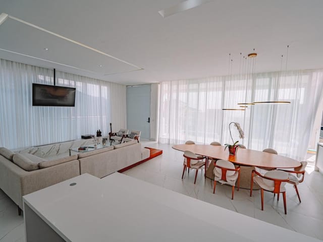 Casa com 600m² 3 quartos e 6 banheiros, à venda, no bairro Alphaville em Santana de Parnaíba