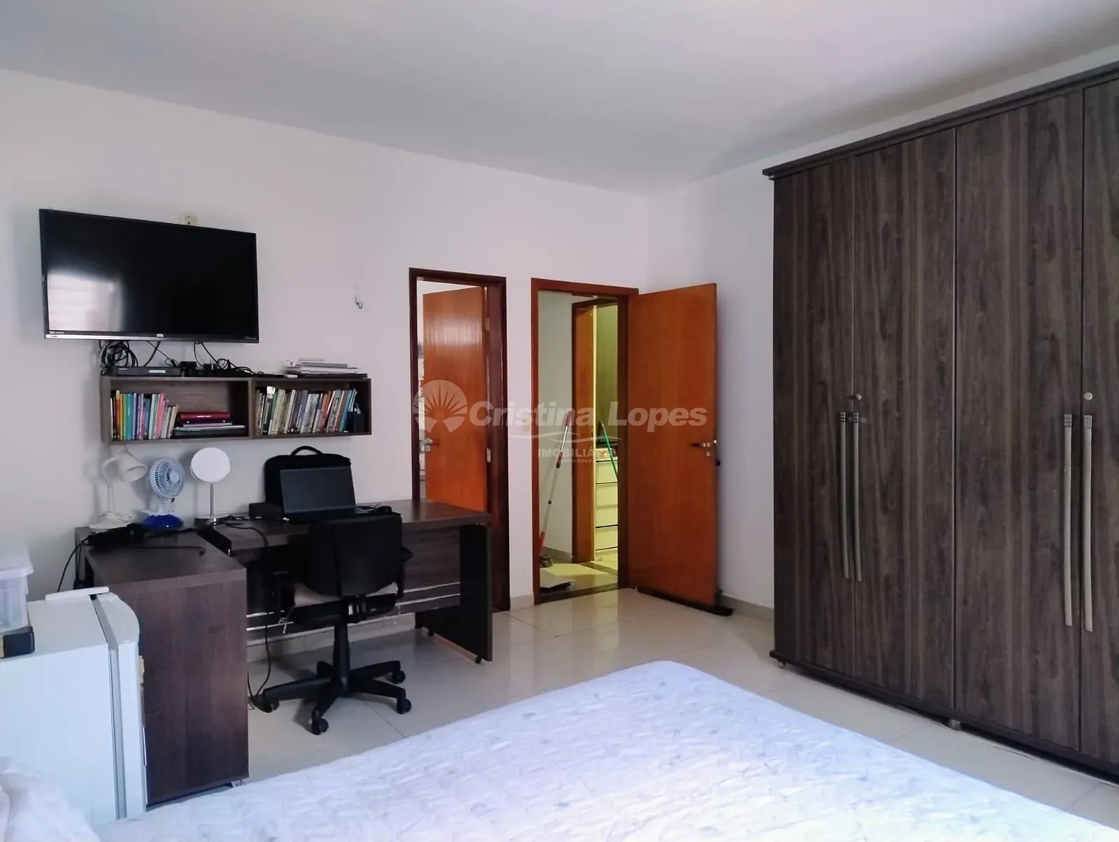 Casa, 4 quartos, 235 m² - Foto 1
