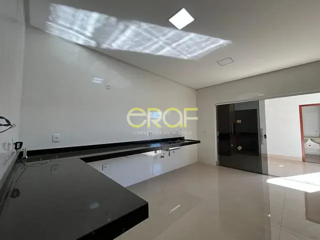 Casa com 200m² 3 quartos e 2 banheiros, à venda ou para alugar, no bairro Parque das Laranjeiras em Formosa