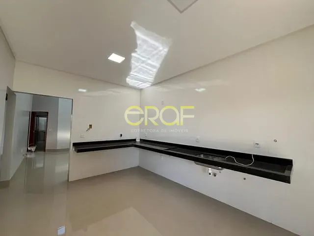 Casa com 200m² 3 quartos e 2 banheiros, à venda ou para alugar, no bairro Parque das Laranjeiras em Formosa