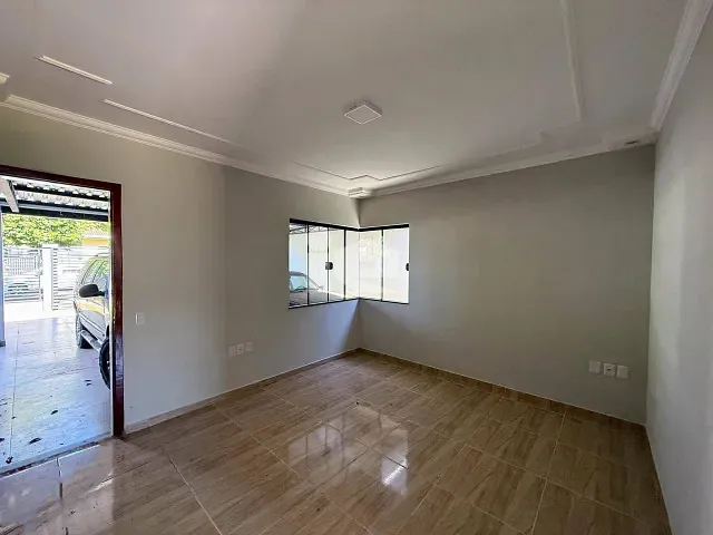 Casa 2 quartos e 1 banheiro, à venda, no bairro Roland Garden em Rolândia