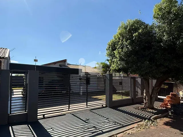 Casa 2 quartos e 1 banheiro, à venda, no bairro Roland Garden em Rolândia