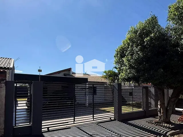 Casa 2 quartos e 1 banheiro, à venda, no bairro Roland Garden em Rolândia