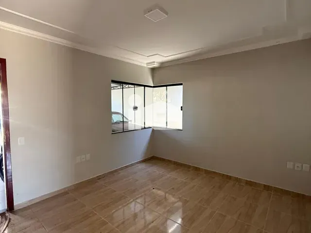Casa 2 quartos e 1 banheiro, à venda, no bairro Roland Garden em Rolândia