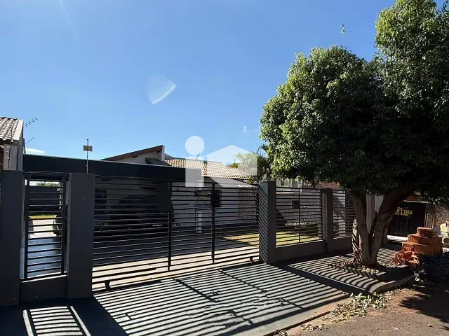 Casa 2 quartos e 1 banheiro, à venda, no bairro Roland Garden em Rolândia