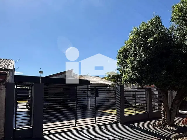 Casa 2 quartos e 1 banheiro, à venda, no bairro Roland Garden em Rolândia