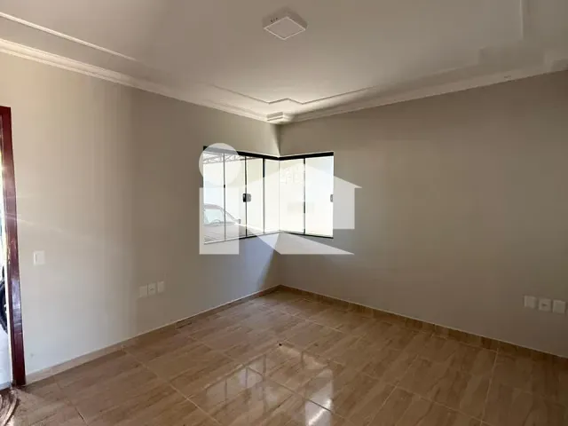 Casa 2 quartos e 1 banheiro, à venda, no bairro Roland Garden em Rolândia
