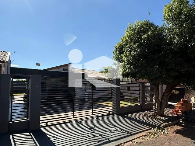 Casa 2 quartos e 1 banheiro, à venda, no bairro Roland Garden em Rolândia