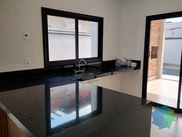 Casa com 316m² 3 quartos e 2 banheiros, à venda, no bairro Condomínio Lagos D'Icaraí em Salto