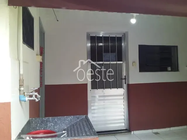 Casa com 40m² 1 quarto e 1 banheiro, para alugar, no bairro Vila Pires em Santa Bárbara D'Oeste