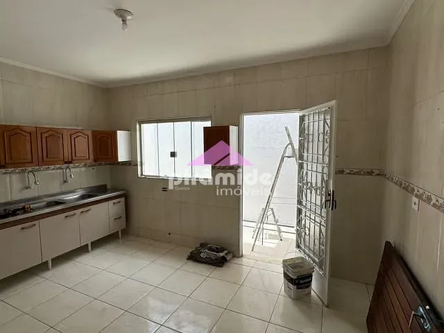 Casa com 250m² 3 quartos e 2 banheiros, para alugar, no bairro Bosque dos Eucaliptos em São José dos Campos