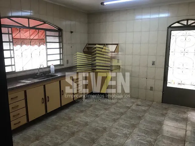 Casa com 313m² 4 quartos e 3 banheiros, à venda, no bairro Vila Aviação em Bauru