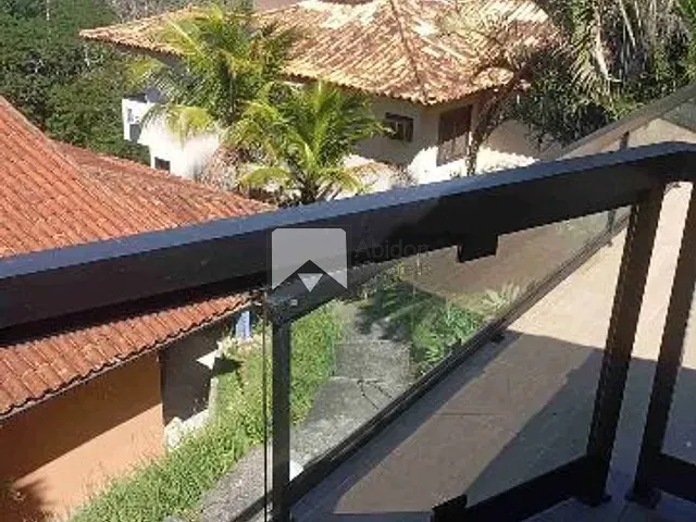 Casa 3 quartos e 4 banheiros, à venda, no bairro Itaipu em Niterói