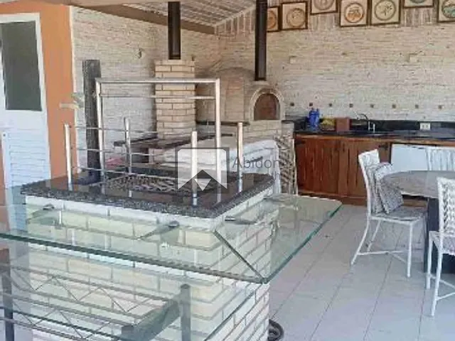 Casa 3 quartos e 4 banheiros, à venda, no bairro Itaipu em Niterói