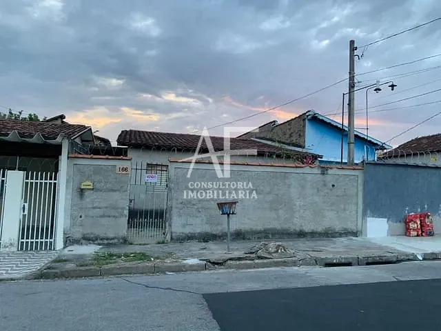 Casa com 276m² 3 quartos e 2 banheiros, à venda, no bairro Jardim Maria Augusta em Taubaté