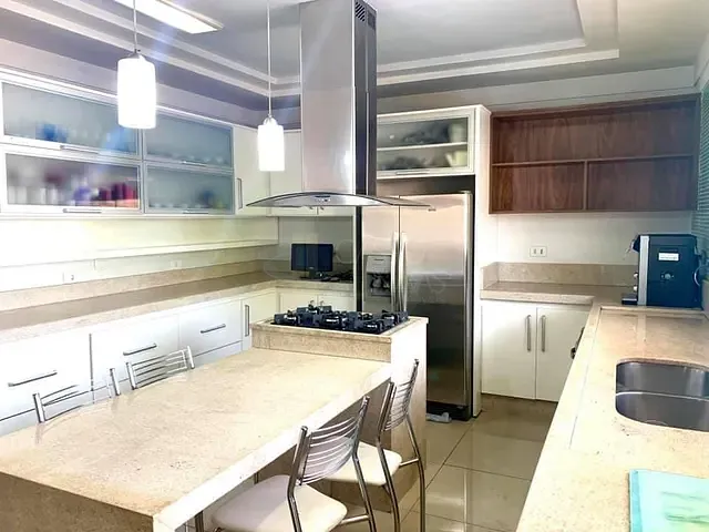 Casa com 1131m² 4 quartos e 5 banheiros, à venda, no bairro Vila Vera Cruz em Apucarana