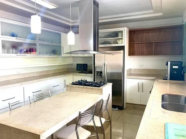 Casa com 1131m² 4 quartos e 5 banheiros, à venda, no bairro Vila Vera Cruz em Apucarana
