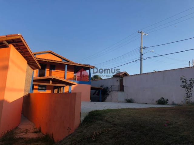 Casa com 1076m², à venda, no bairro Parque Lago Azul em Pindamonhangaba