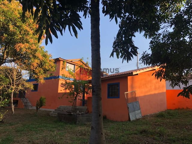 Casa com 1076m², à venda, no bairro Parque Lago Azul em Pindamonhangaba