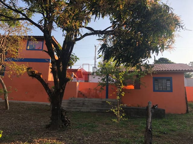 Casa com 1076m², à venda, no bairro Parque Lago Azul em Pindamonhangaba