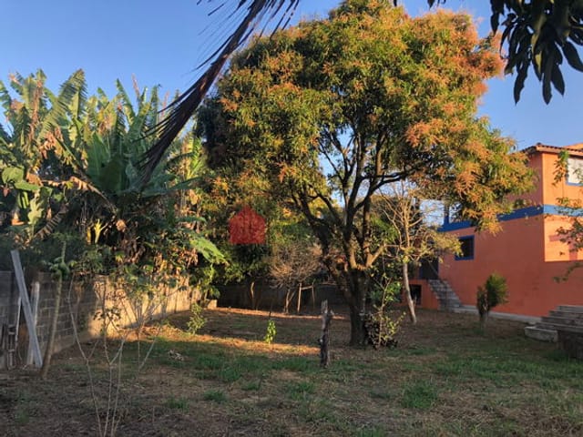 Casa com 1076m², à venda, no bairro Parque Lago Azul em Pindamonhangaba