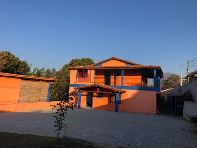 Casa com 1076m², à venda, no bairro Parque Lago Azul em Pindamonhangaba
