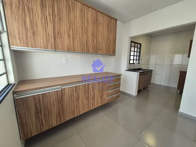 Casa com 250m² 3 quartos e 2 banheiros, à venda, no bairro Vila Pinheiro Machado em Botucatu