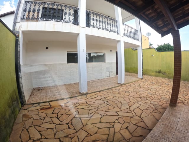 Casa com 250m² 3 quartos e 2 banheiros, à venda ou para alugar, no bairro Vila Estrela em São João da Boa Vista